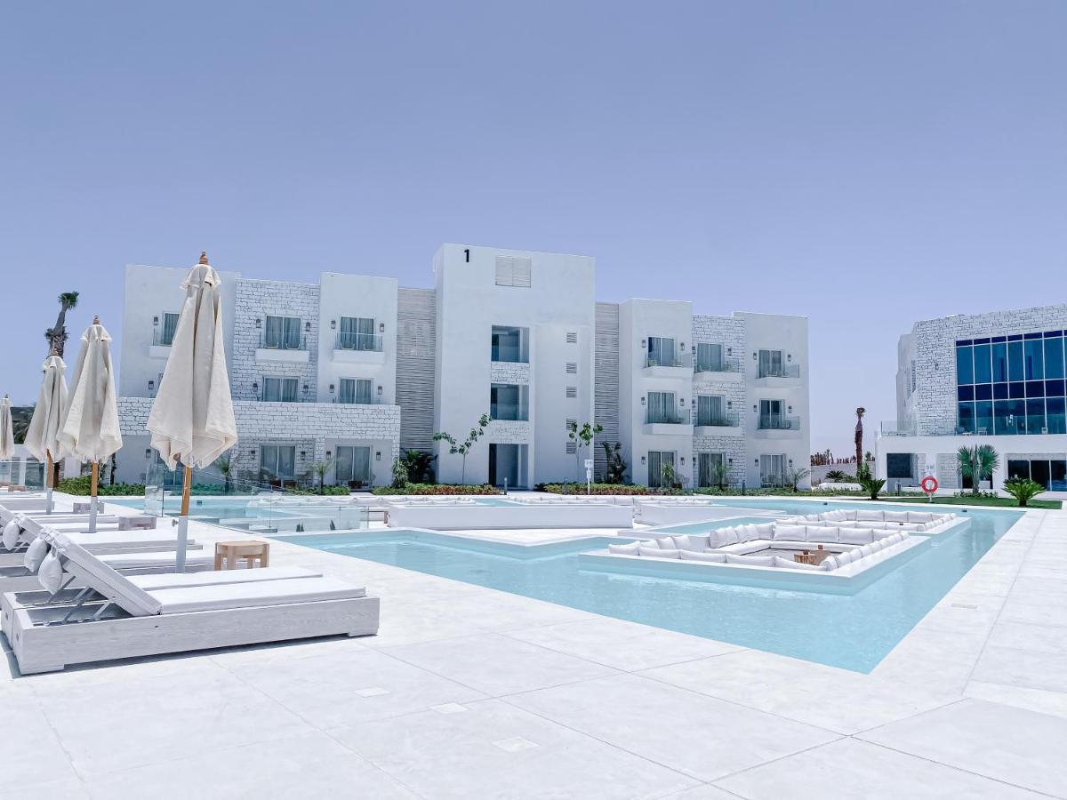 Tanoak Resort Ain Sukhna Eksteriør billede The hotel's pool
