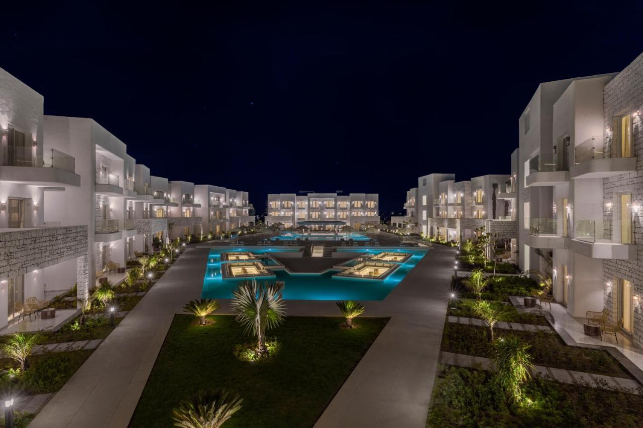 Tanoak Resort Ain Sukhna Eksteriør billede The resort at night
